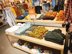 -URBAN REVIVO(济南领秀城贵和购物中心店)