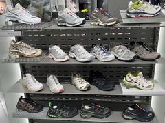 -SALOMON萨洛蒙(青岛海信店)