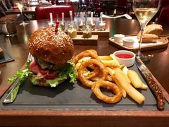 牛肉汉堡-恰餐厅及酒吧 CHAR Bar & Grill (北京丽都皇冠假日店)