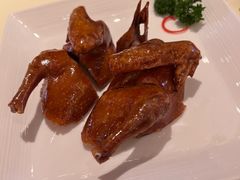 脆皮乳鸽-利苑酒家(合景国际金融广场店)