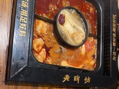 -老牌坊云南鱼豆花火锅(爱建店)