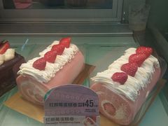 红颜莓蛋卷-圣安娜饼屋