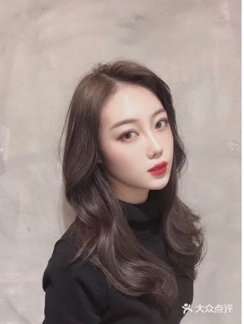 黑茶色染发一超级显白低调又高级的发色
没错