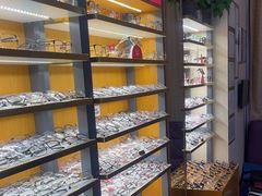 -优医视平价眼镜蔡司依视路折扣工厂店(十里堡店)