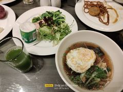 -上海滴水湖皇冠假日酒店