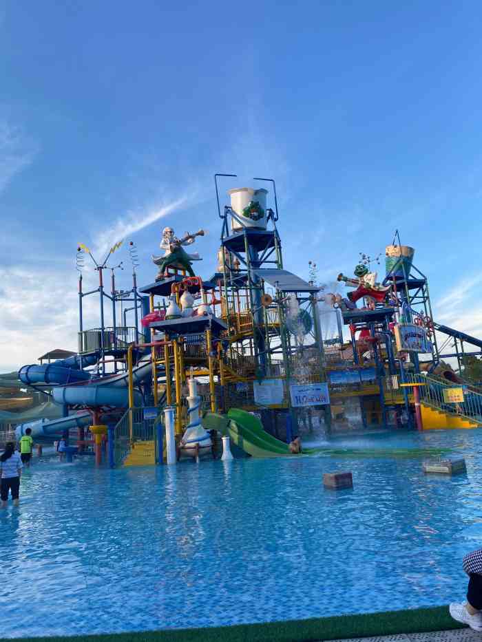 东钱湖水上乐园-"今日份水上乐园737373夏天不玩水就失去了.