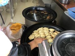 -黄阿姨锅贴大王(万航渡路店)