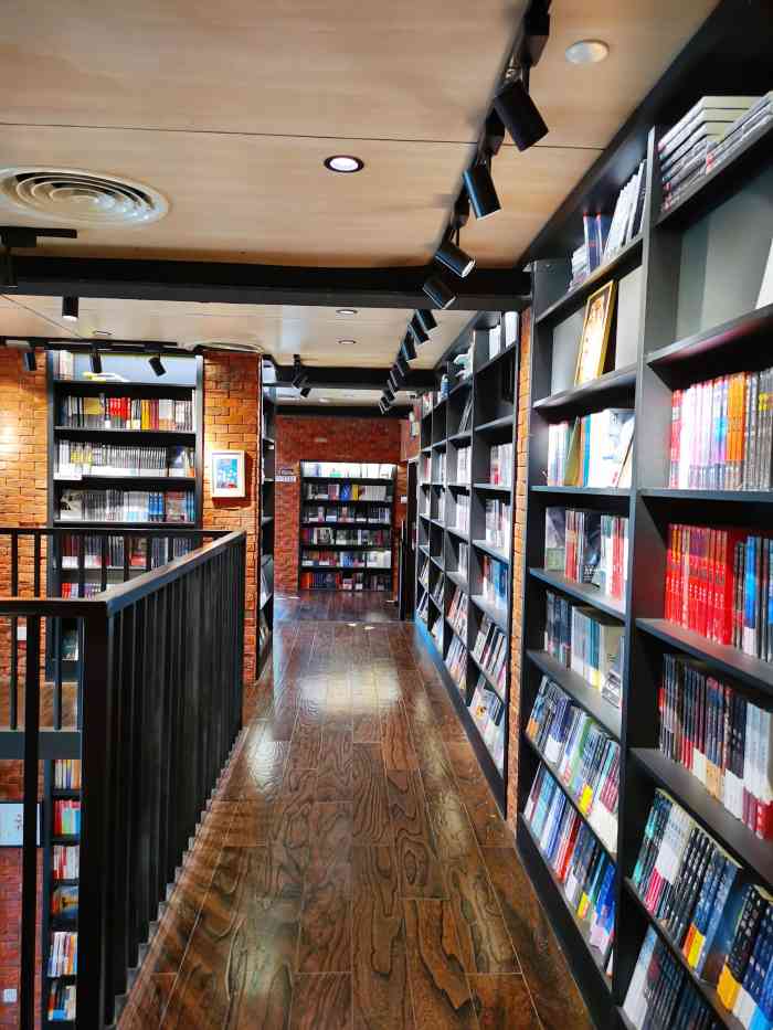 钟书阁(银泰中心in99店)-"许久没过来,今天专门过来77点儿"料"~ .