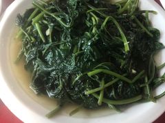 -亮河湾山庄
