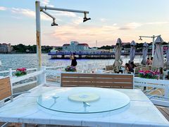 -北戴河碧螺塔海上酒吧公园