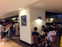等位区-星巴克(静安嘉里中心B2店)
