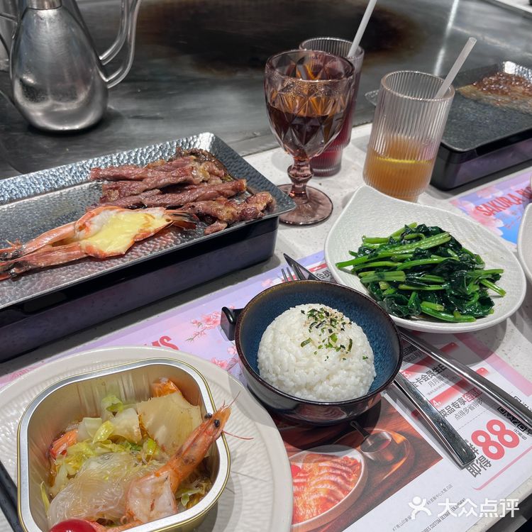 来店里吃个中午的工作餐！也就点了这些菜！好吃