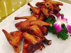 红烧乳鸽-轩记海鲜餐厅·四十五年老字号·经典粤菜(西区彩虹店)