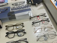 -视野联行眼镜•蔡司•依视路(温江店)