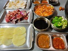 -围炉肉舍•炭烤活鳗•丹东海鲜烤肉(步行街店)