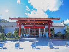 -腾冲洞山温泉村