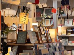 -邊城書店