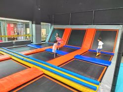 -蹦贝运动中心·蹦床·攀岩·闯关(龙岗店)