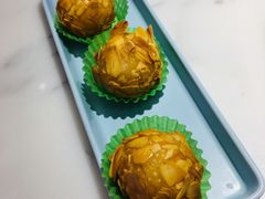 杏仁金沙球-富山虾饺点心餐厅(群光广场店)
