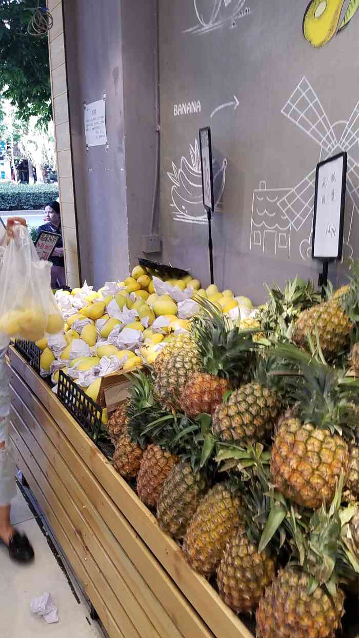 优鲜美佳(广发花园店)-"#吃货李推荐#:优鲜美佳水果店开在西园街.