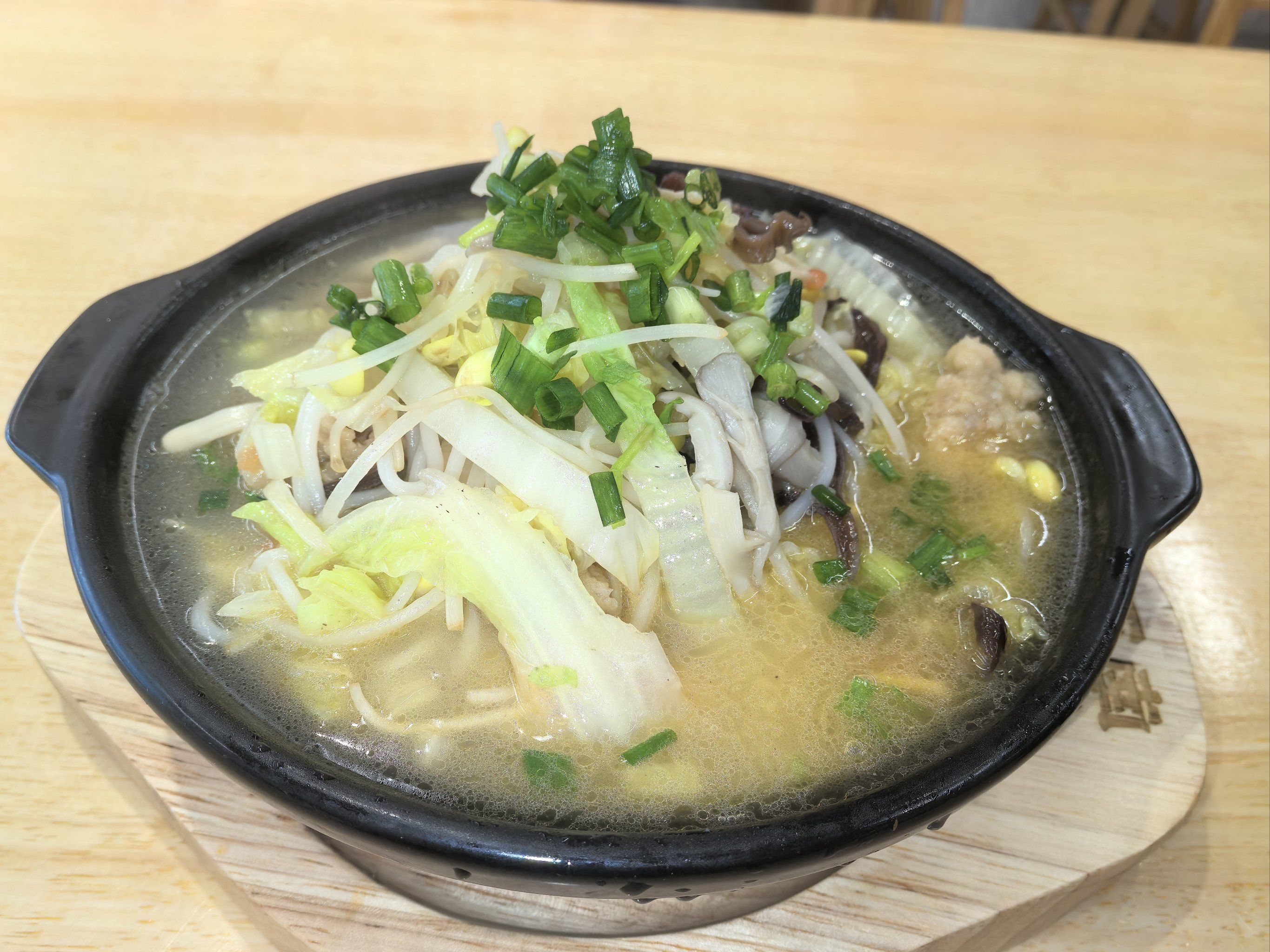 午餐三鲜砂锅米线