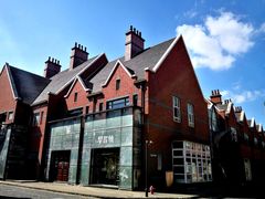 -钟书阁(松江泰晤士小镇店)