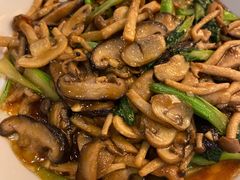 橄榄油炒珍菌-三义和酒楼(千佛山店)
