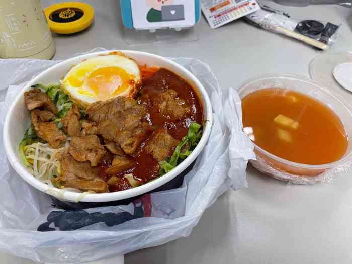 打分    /人 来公司的第二顿外卖 挺好吃的,经济实惠,制作速度也很快