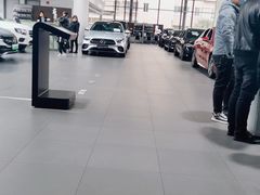 -上海星瀚奔驰4S店(红柳路店)