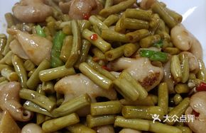 Sour Pickled Beans Stir-fried with Pig Intestine