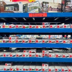 -逝水玩具折扣店