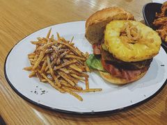 27&nbsp;牛肉汉堡-HELLO 27 意面·沙拉·帕尼尼