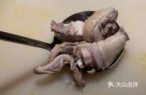 Powerful Bamboo Sponge Chicken in Pig's Trotter Soup