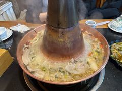 -果松木炭酸菜铜火锅·外婆参鸡汤