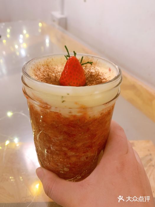 野草莓自由市场草莓芝士奶盖图片