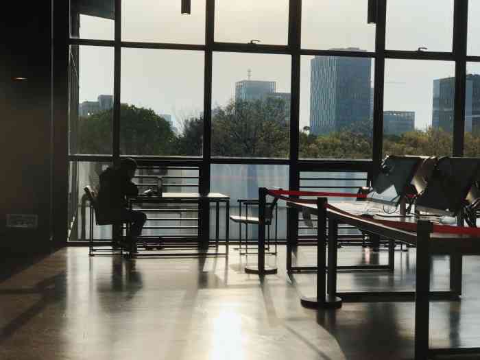 嘉定图书馆-"这是一座对社会开放的图书馆,设计师是日本.