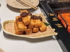 -老牌坊云南鱼豆花火锅(哈西万达店)