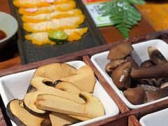 -花菇朵·云山雀 ll 野生菌锅·野果酸汤·精品滇菜(万柳店)