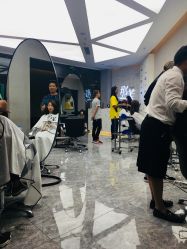 -变画·发型STUDIO