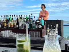 -瑰丽酒店·海吧·天际下午茶·现场DJ·天台酒吧
