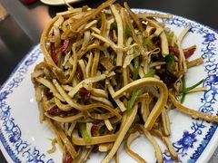 -郑小二山东特色炒鸡店(红小巷店)