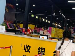 -嘿哟动霸CHUA·新潮玩运动娱乐中心·蹦床滑冰团建乐园