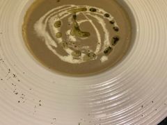 松露蘑菇奶油汤-C&R西班牙餐厅