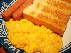 肠仔炒滑蛋配牛油西多士-敏华冰厅(天河城店)