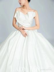 -Lady  Jane高端婚纱礼服馆