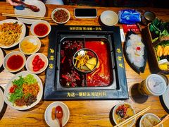 -老牌坊云南鱼豆花火锅(爱建店)