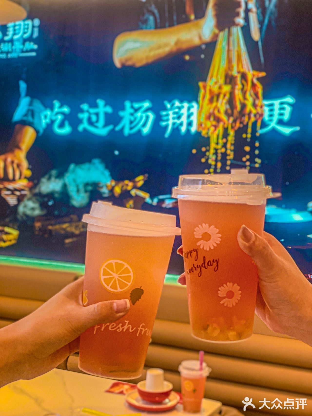 这个一定要趁热吃，表皮脆脆的，馅儿大还有汁水！