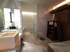 -上海滴水湖皇冠假日酒店