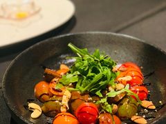 新鲜马苏里拉番茄沙拉-小火花·干式熟成牛排馆Spark SteakHouse(剑桥郡店)