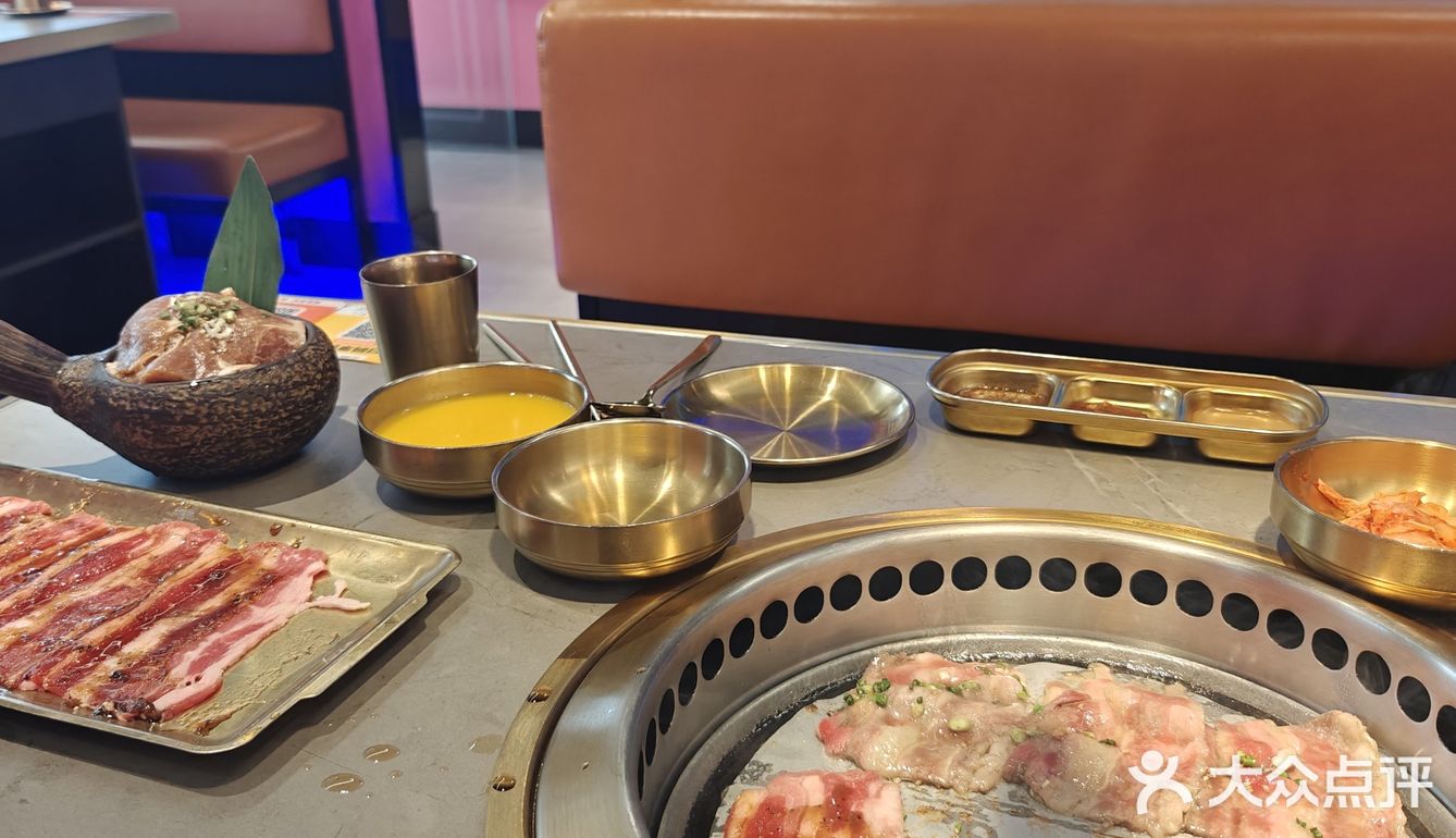 明洞王妃家炭火烤肉—好吃到扇耳光都不松手